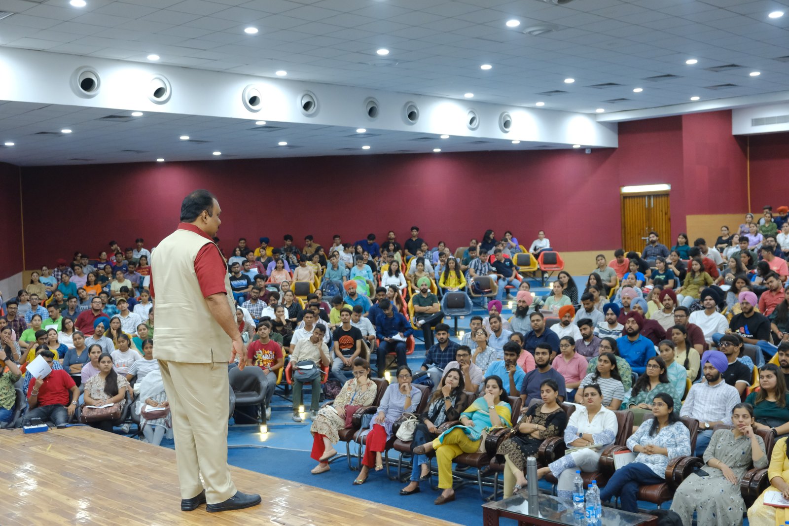Large auditorium seminar with students and faculty