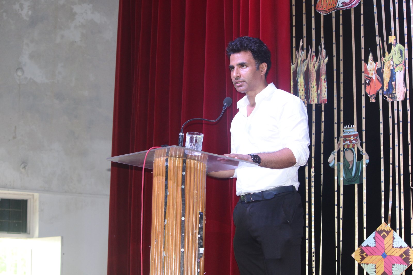 Guest speaker addressing students at an academy seminar